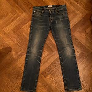 Säljer nu mina jeans från ami Paris, storlek W30/L32. Det är i väldigt bra skick vid någon fundering är det bara att skicka ett pm