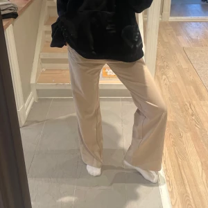 Så fina kostymbyxor  - Så himla fina kostymbyxor från hm som är helt slutsålda och som knappt är använda! 