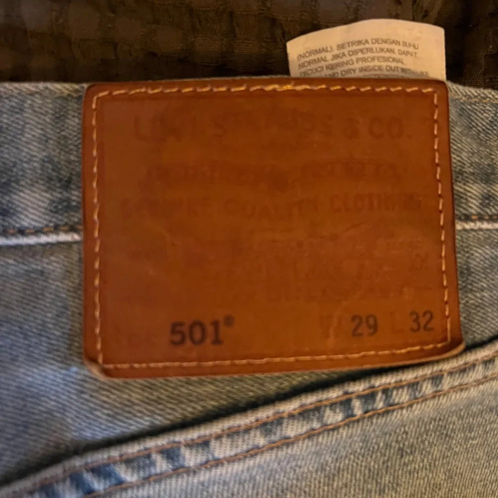 Sjukt snygga blåa Levi’s 501. Passar till många olika stilar. Strlk: W29/L32. Jeans & Byxor.