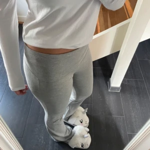 Gina yoga pants - Köppte precis dessa super fian byxor av en annan på vinted som var använta endast nån enstaka gå g. Säljer på grund av att dem är för korta för mig.(lånade bilder)
