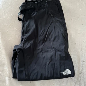 The north face - Byxor i nyskick köptes för 1200. Storlek 44/R