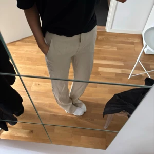 LXA linnebyxor  - Ett par ur snygga linnebyxor från LXA. Aldrig använda. Köpta för 999kr. Högmodjade