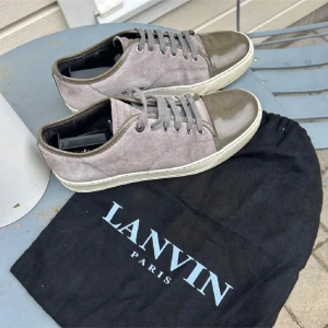 Lanvin - Hej! Säljer nu dessa riktigt feta lanvin skor för ett bra pris. 9/10 i skick. Uk6 i storlek som motsvarar 41. Säljer utan box men dust bag hänger med, skriv om mer info eller bilder. Kan även bytas