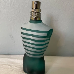 Jean Paul Gaultier le male - Säljer denna jpg le male. 75ml original. Får uppskattas själv hur mycket som finns kvar, se bild. Luktar riktigt bra och perfekt för vintern. Pris kan diskuteras!