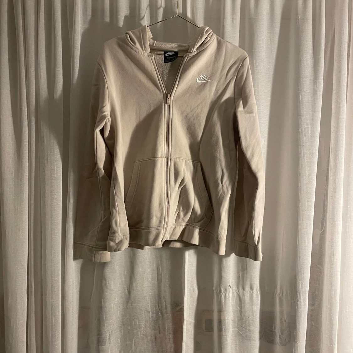 Beige huvtröja från Nike