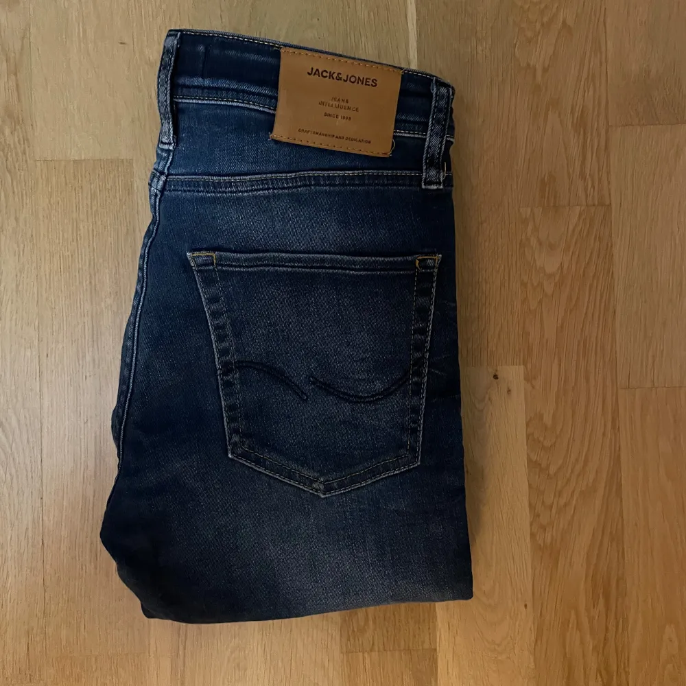 Tja! Säljer dessa feta jeans storlek 28/30 hör av er vid frågor!🤝💵. Jeans & Byxor.