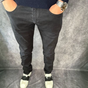 Replay jeans  - // Replay anbass hyperflex jeans | Storlek W33/L32 | Benlängd: 109cm / Midja: 44cm | Nypris runt 1800kr | Kontakta för fler frågor eller funderingar // Deluxecloset 