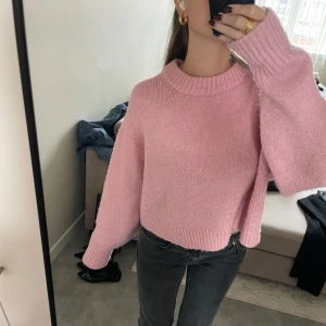 Stickad tröja  - Stickad tröja från hm. Storlek XL