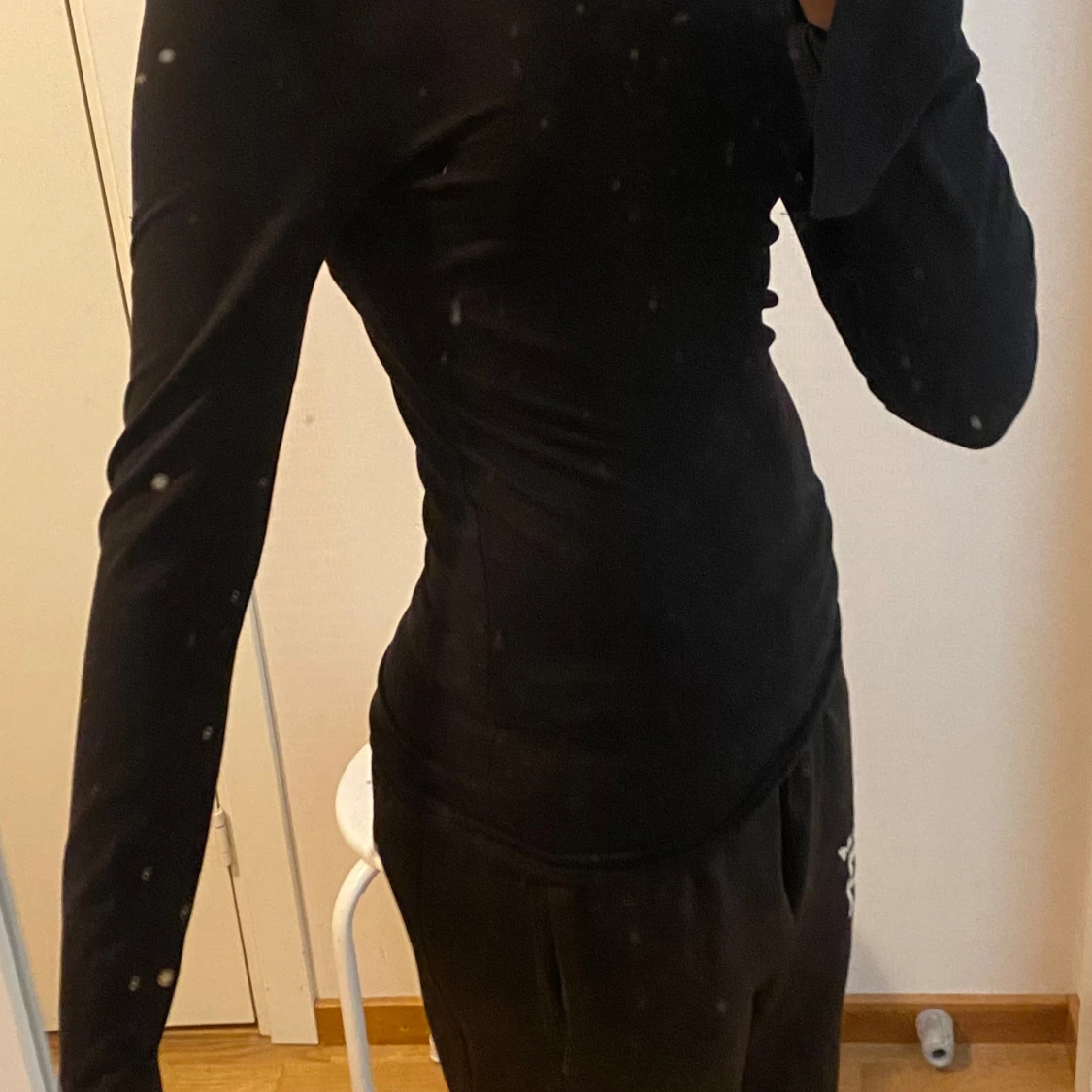 Snygg svart långärmad tröja