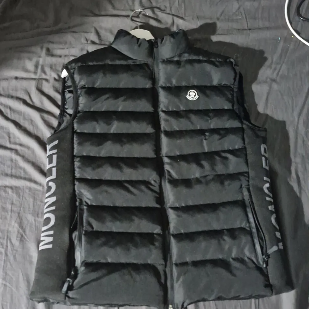 Mobcler vest . Jackor.