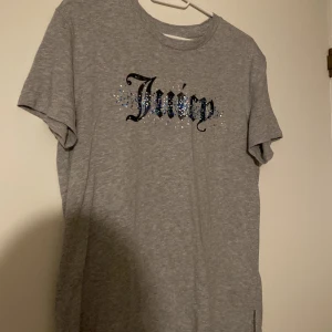 Juicy couture tröja - Bra skick och använd 1 gång.så klart äkta. 