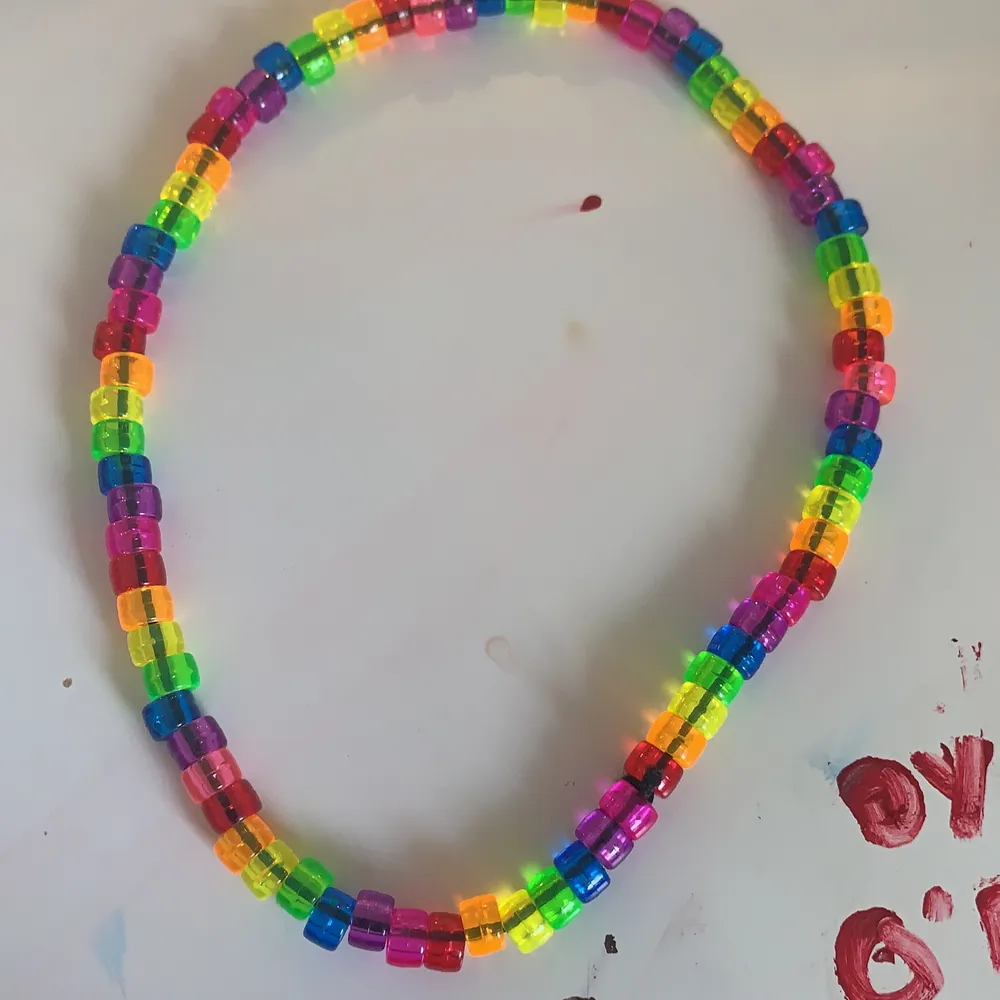Dessa halsband är hemmagjorda, amrmbandet oxå❤️armbandet är färgerna för Bisexuell å dem andra två är gay🏳️‍🌈 alla tre blir 15 en kostar 5. Accessoarer.