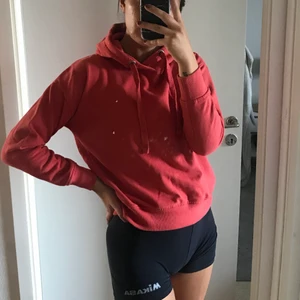 Hoodie  - Röd/rosa Hoodie från lager 157. Storlek XS, passar även S. Frakt 44kr 