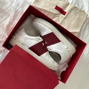 Valentinosneakers - Valentino Open sneaker i storlek 36,5; passar 37,5