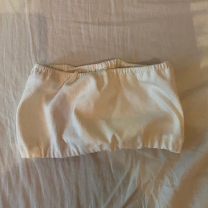 Topp - En vit ribbad topp🤍 