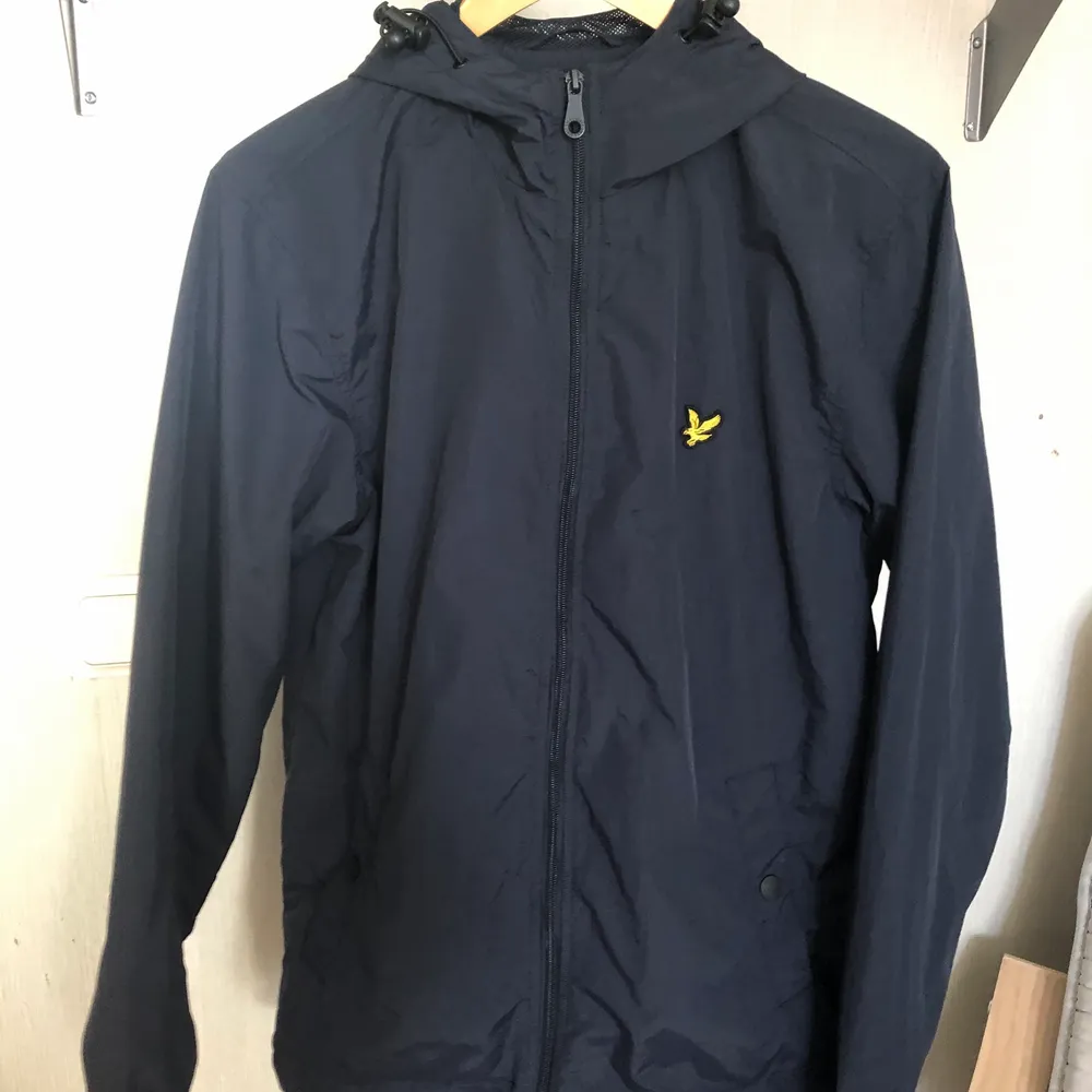 Nyskick! Marinblå. Unisex. . Takit.