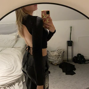 Jättefin tröja - Jättefin tröja med öppen rygg. Köparen står för frakten💘