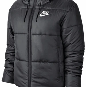 nike jacka  - en dunjacka som även går att vända ut och in om man vill få en ”blank yta”. den är jätte skönt och bekväm. frakt tillkommer!