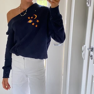 One shoulder - Säljer denna superfina one shoulder tröjan💕helt oanvänd! Köparen står för frakten🙌🏼