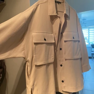 Skjort jacka  - En oversize skjort jacka från zara 