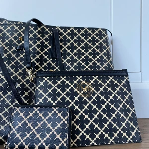 Malene Birger väska, necessär & plånbok - By Malene Birger väska, necessär & plånbok, alla i bra skick undantaget handtaget på väskan som är slitet 🤎 köp alla saker för 400kr eller separat (priset är förhandlingsbart) ✨ köpare står för frakt ☺️