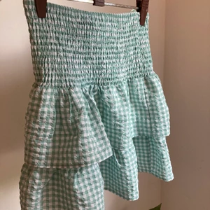 Trendig kjol ! - Jättesöt trendig kjol. Jätteskönt stretchig material upp till💗 aldrig använd. 