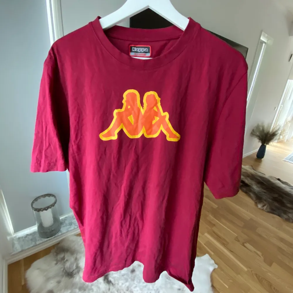 asnajs vinröd oversized tshirt från kappa💖💖 storlek XL. T-shirts.