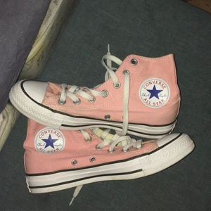 Converse allstar - Använda 3 gånger. Mycket gott skick. Budgivning. Jag står för frakten om den slutar på 375 eller mer.