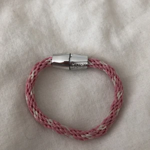 Rosa armband - Jätte fint rosa armband, kommer tyvärr inte igår vart. 