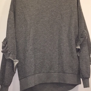 Glitter grå tröja  - Jättefin i dagsljus / ljus