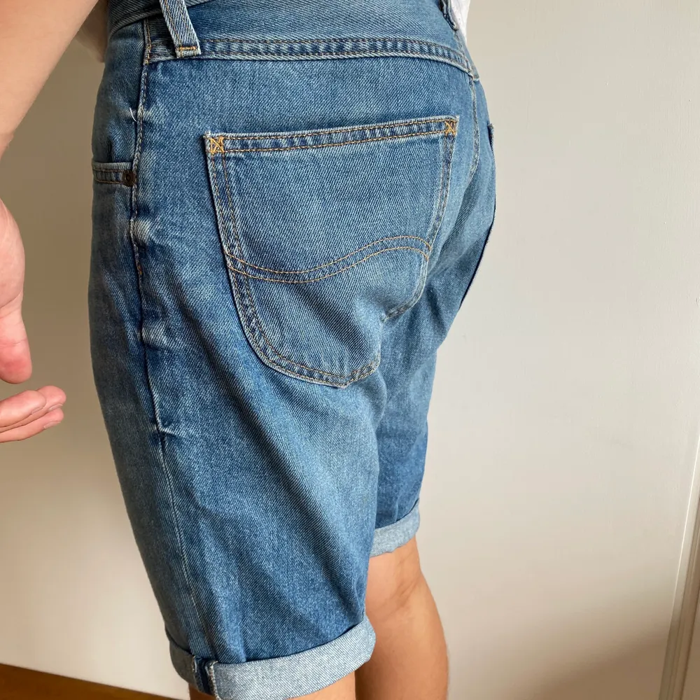 Snygga jeansshorts från lee, straight fit. Shorts.