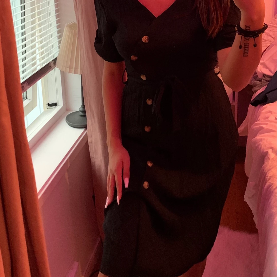 Svart klänning med kedja o band