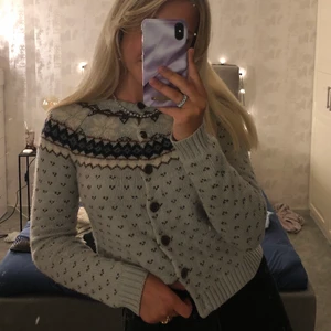 Stickad tröja - Säljer denna gulliga stickade tröjan💓 