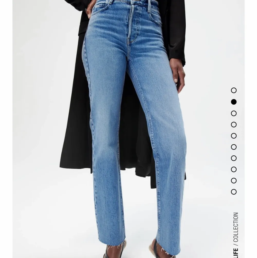 Zara jeans, storlek 38. Passar mig som har S eller 36 annars💘 . Jeans & Byxor.