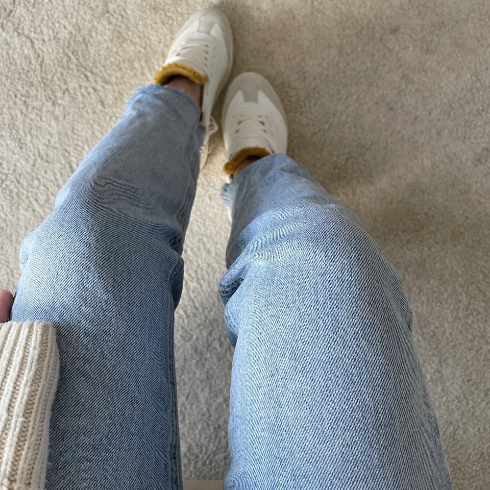 Superfina ljusblåa jeans från Zara. 🖤 strl 34. Jeans & Byxor.