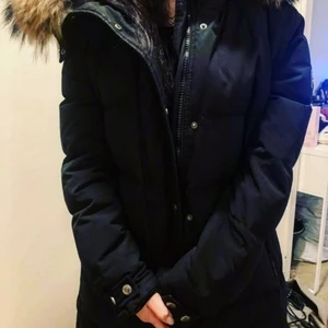 hollies jacka dam -  hollies svart dam jacka st 42 äkta päls. 