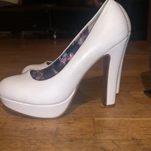 White pumps Size 37  - White pumps size 37. Platform. As new.