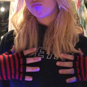 Handledsvärmare - Snygga vantar/ handledsvärmare som jag köpte föra året, bra skick❤️ Väldigt lite använda 