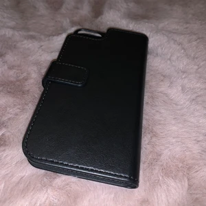 Mobil skal - Helt oanvänd mobilskal till IPhone 6, så gott som ny! Säljer om det finns någon intresserad ☺️