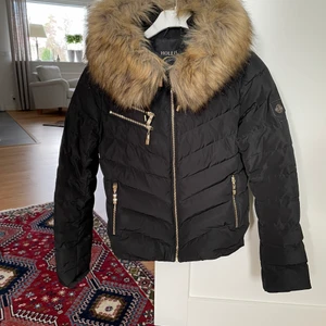 Hollies jacka - Säljer min fina hollies jacka i storlek 36. Den är mycket sparsamt använd. 