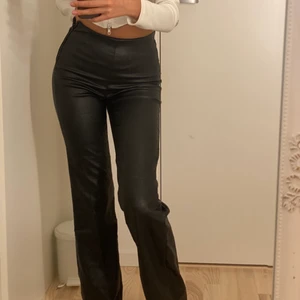 Skin byxor  - Ett par långa helt oanvända skin byxor. 