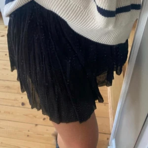 Kjol - Isabel Marant kjol, storlek 36 men är stretchig så passar säkert 40-42 också! Nypris 2000-3000kr