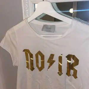Vit T-shirt från neo noir