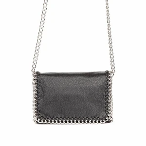 Tiamo väska - Snygga och trendiga tiamo väskan!! Fint skick har bara legat i garderoben ett tag. Säljer även lilla storleken 🔥🔥