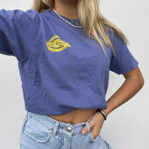 Så nice t-shirt från dickies i en lila/blå färg 😍 Som ny!! Strl. S