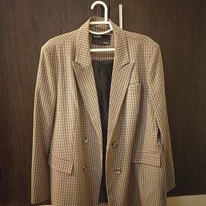 XL blazer from Pull & Bear, in a light brown color with squares 