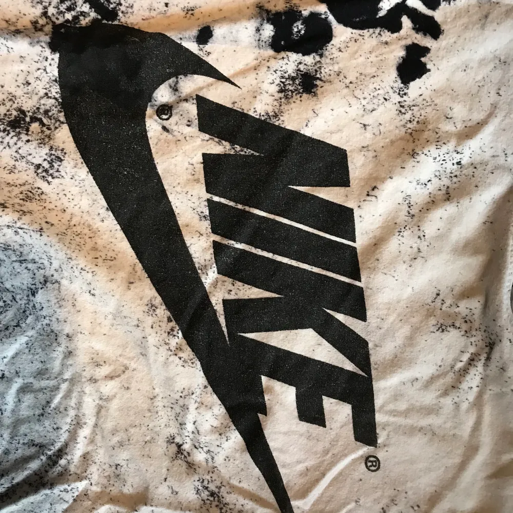 Svart vit Nike T-shirt. T-shirts.