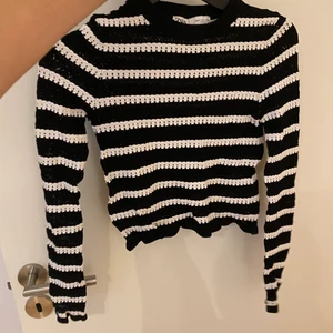 Randig zara tröja - Sen super populära zara tröjan i jättebra skick! Storlek:s💗💗