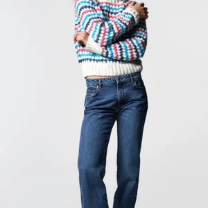 Stickad tröja från zara💖 - En jättefin stickad tröja från zara med flera färger väldigt varm nu till vintern💖 knappt använd Max 3 gånger och inköpt ny❤️ ordinarie pris:349 säljer för 250❤️