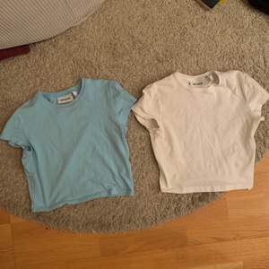 Två tshirts i xs från weekday💕 Kan säljas seperat eller tillsammans. Har några fläckar, kan skicka bilder om önskas🥰